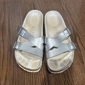 Birkenstock silver strappy slip on sandals sz 10
